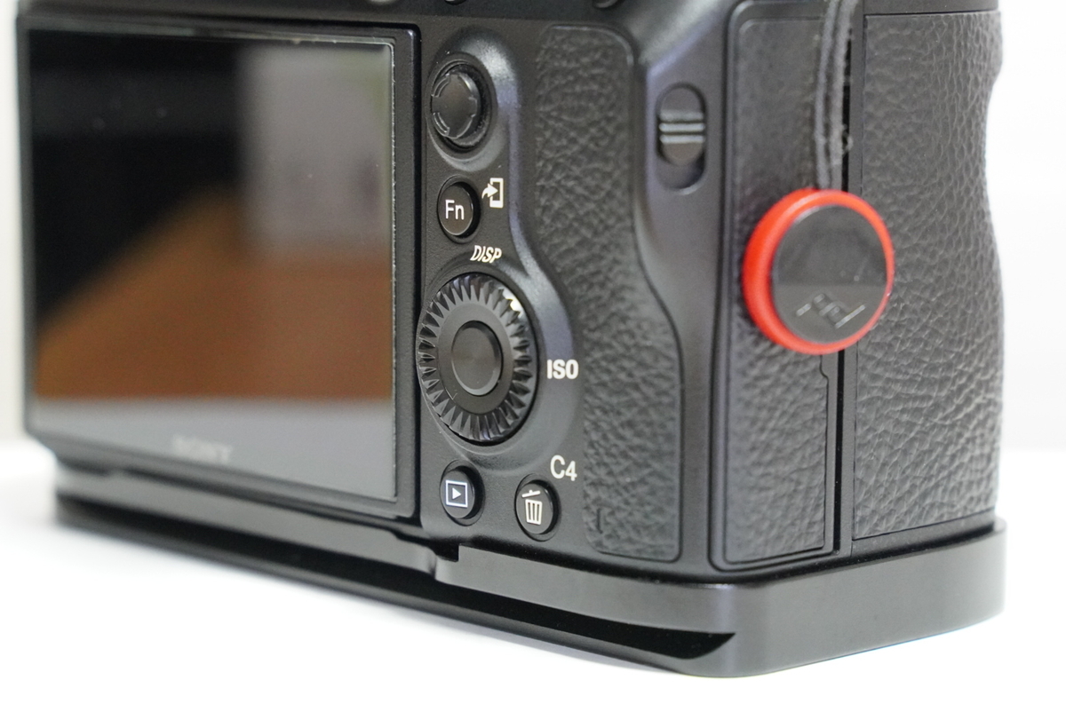 α7Ⅲにα9用のL型プレート(L型ブラケット)を装着！グリップ力UPで小指