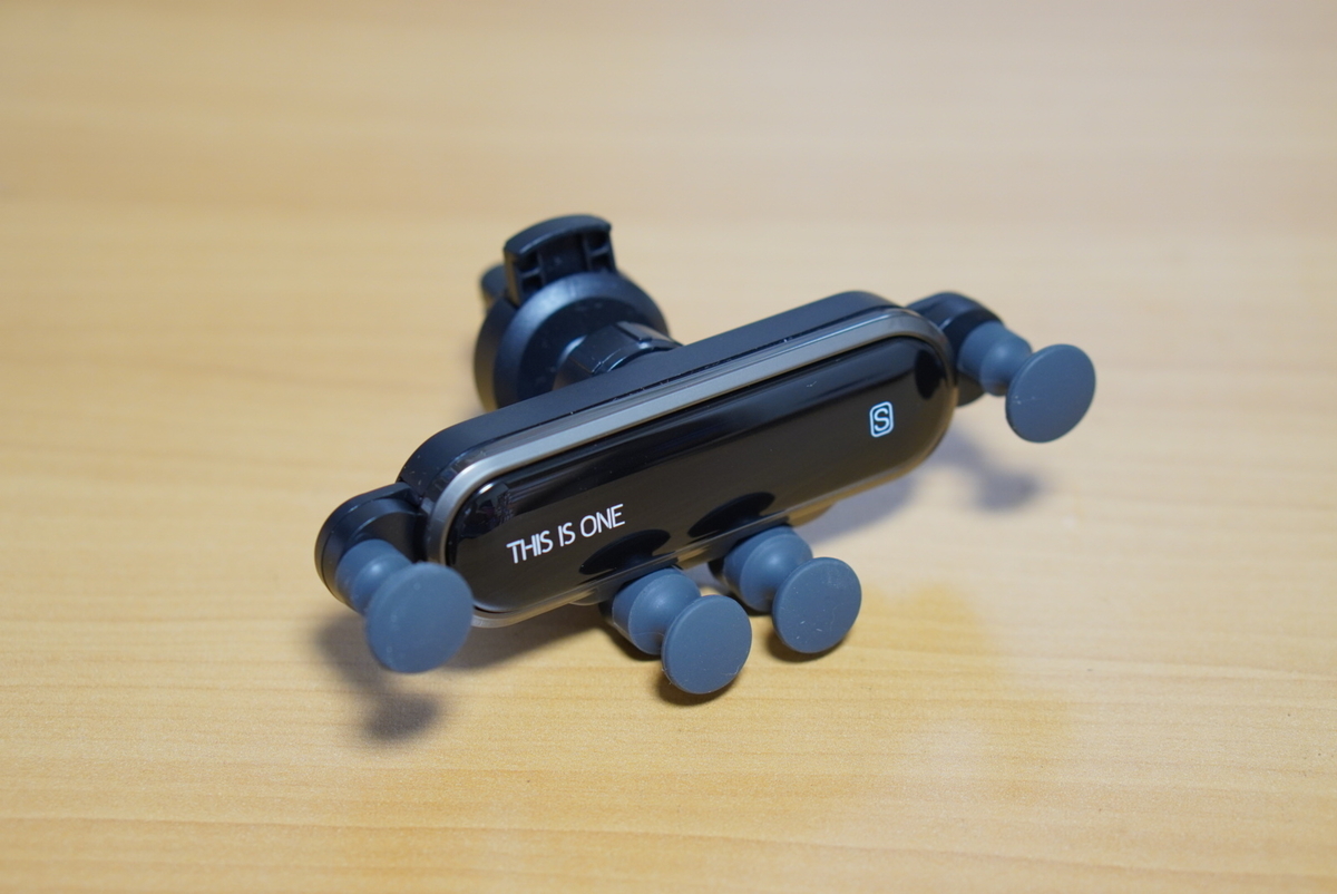 ちょっと変わった 車載スマホホルダー コンパクトでホールド力抜群で使いやすい エアコン吹き出し口用 じーあーるえす１８４