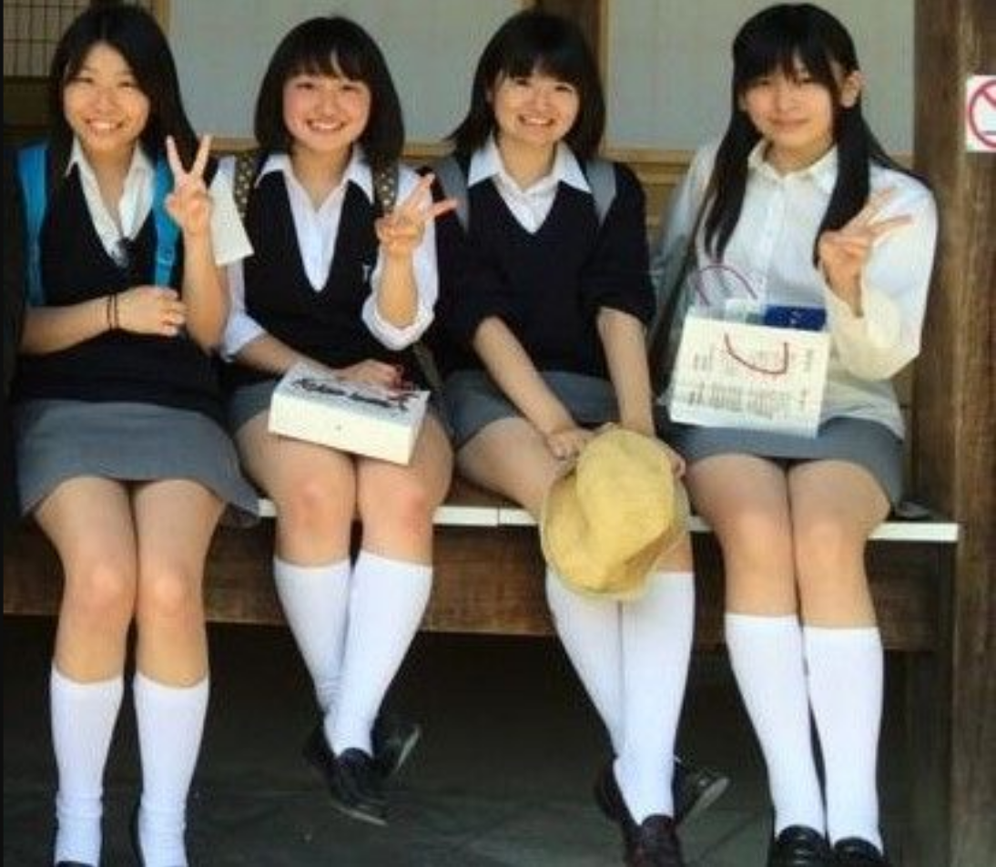 超優等生女子高生にタイトミニスカを穿かせる超有名高校？ - リクルートスーツフェチ
