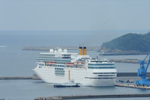 クルーズ客船『コスタ・ネオロマンチカ』出港編 - 海の見える丘から