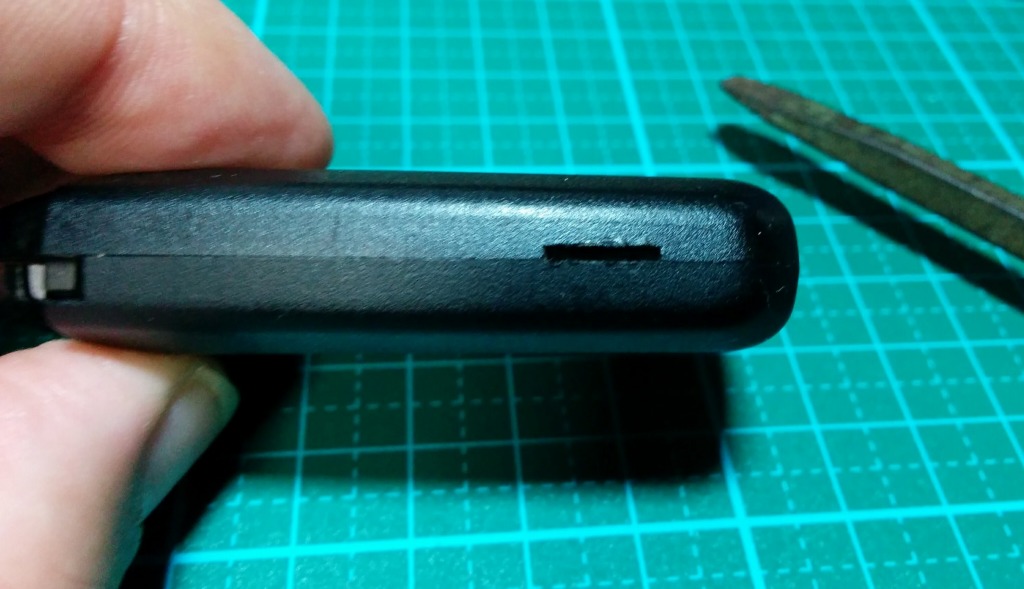 Toyota スマートキーの電池交換のやり方 ネットの海の渚にて