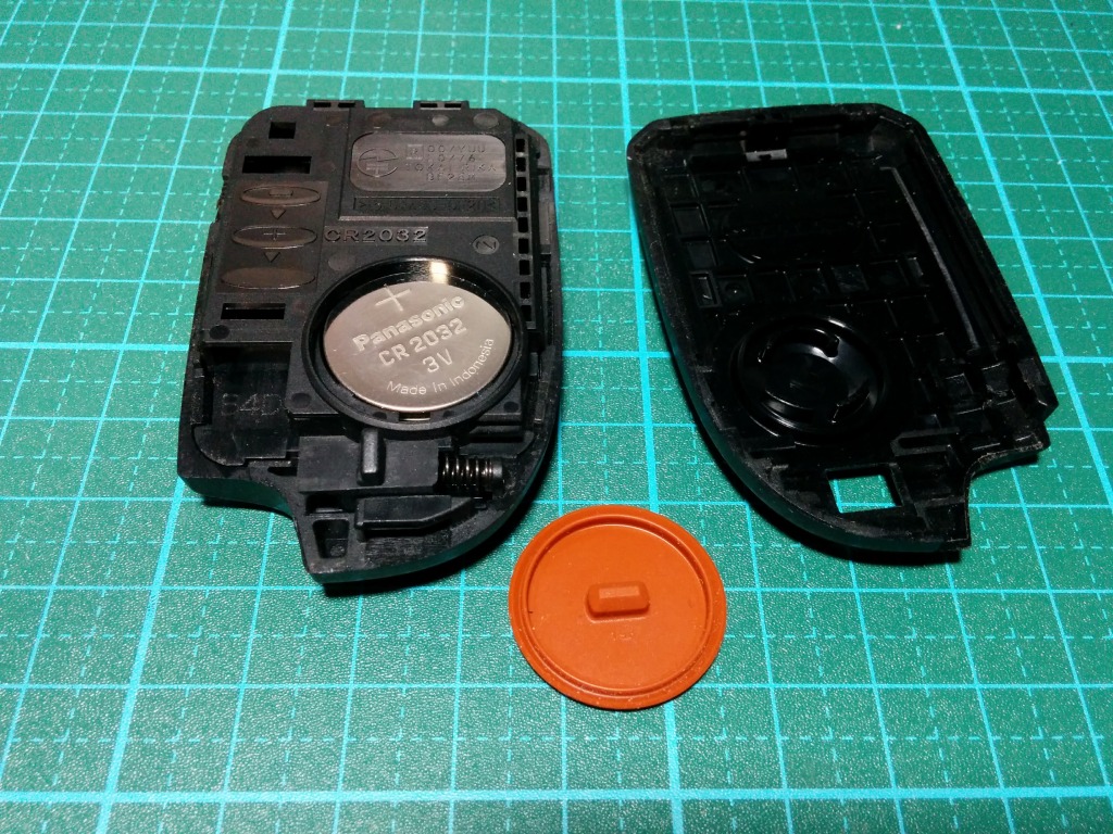 Toyota スマートキーの電池交換のやり方 ネットの海の渚にて