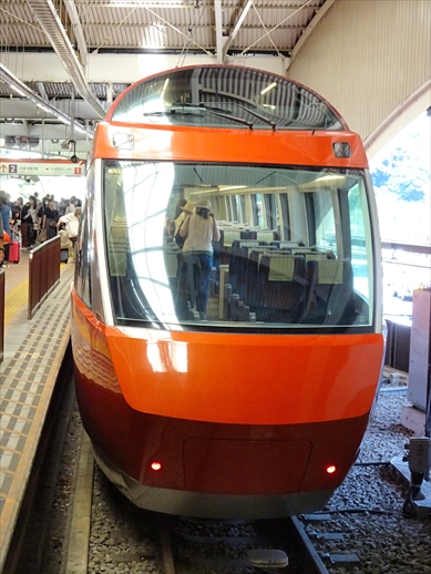 小田急ロマンスカー先頭車】展望席でない座席からの眺めはこんな