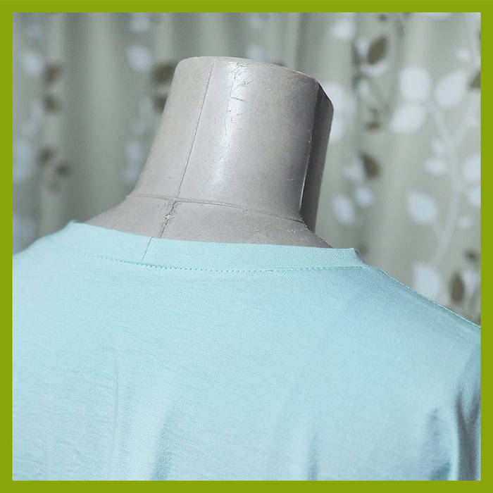 ユニクロ風 Tシャツ 水色