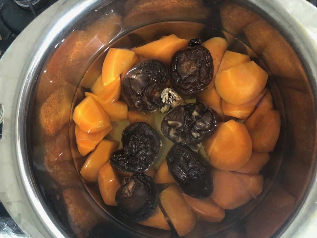十得鍋のニンジンの煮物