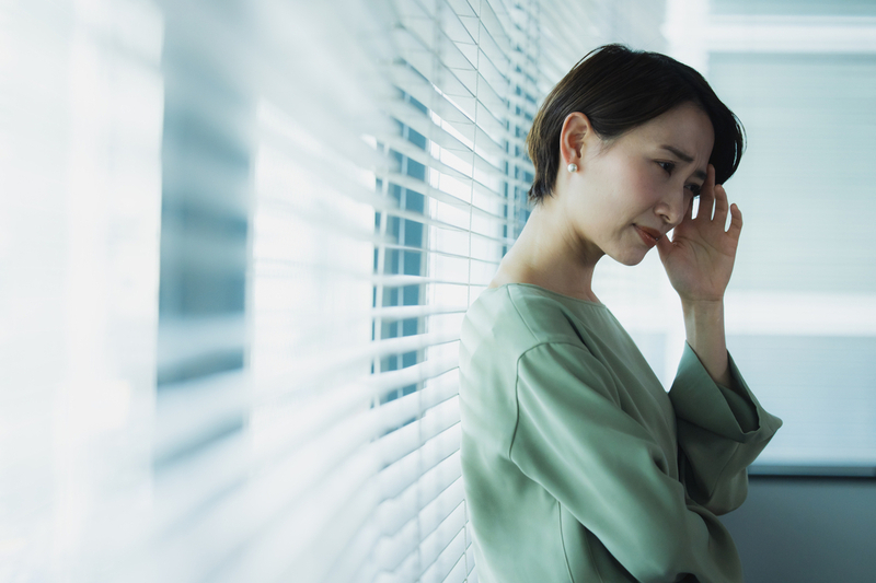 自己嫌悪に陥って悩んでいる様子