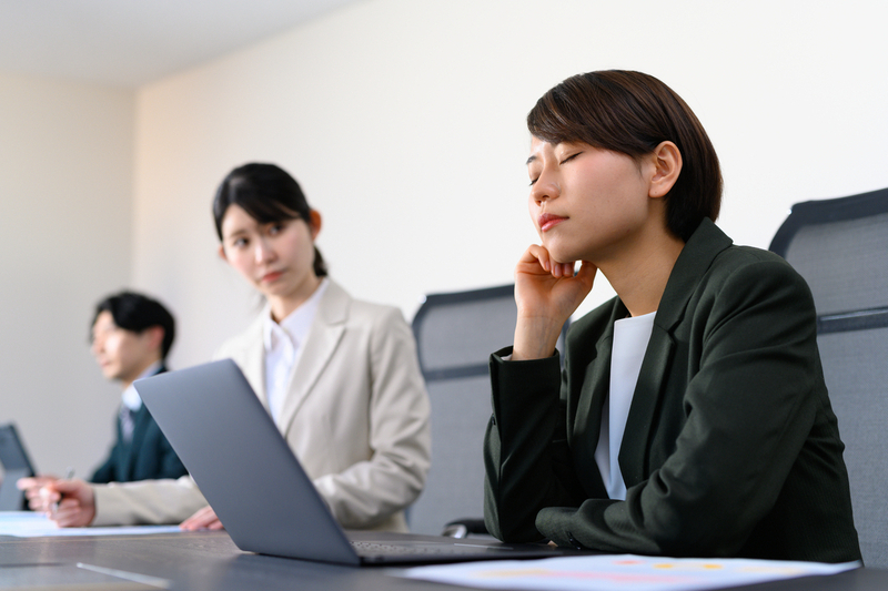 謝罪する気がない人の様子