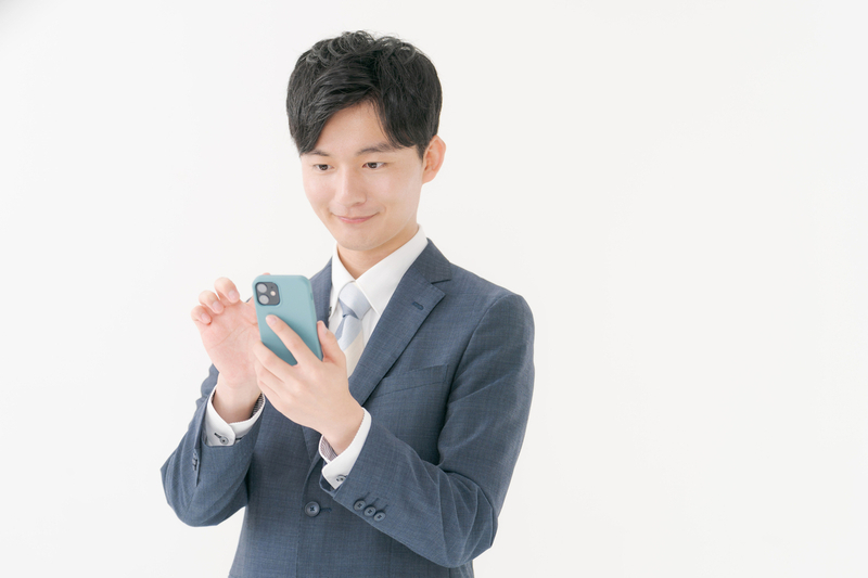 会社を休む旨のメールを受け取った様子