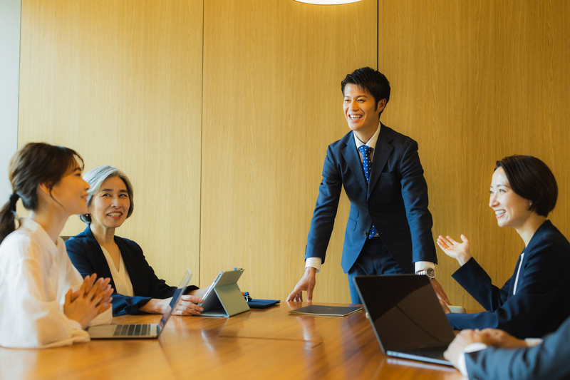 社交的で人間性がもたらす影響力がある人のイメージ