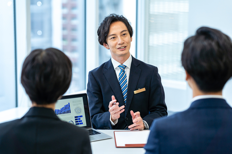 信頼関係を築くのが得意な人のイメージ
