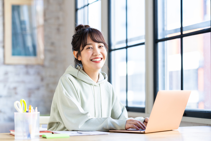 好きなことを見つけていきいきしている人のイメージ