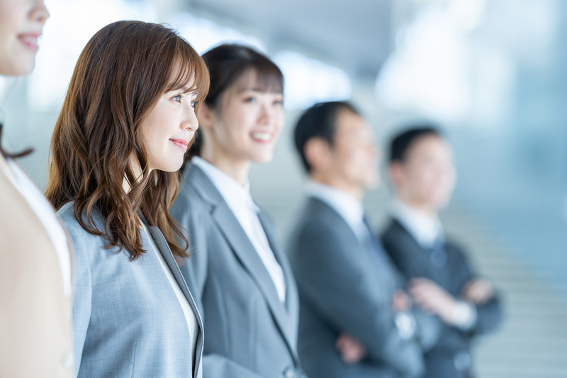 負けず嫌いで仕事に意欲的に取り組む人のイメージ