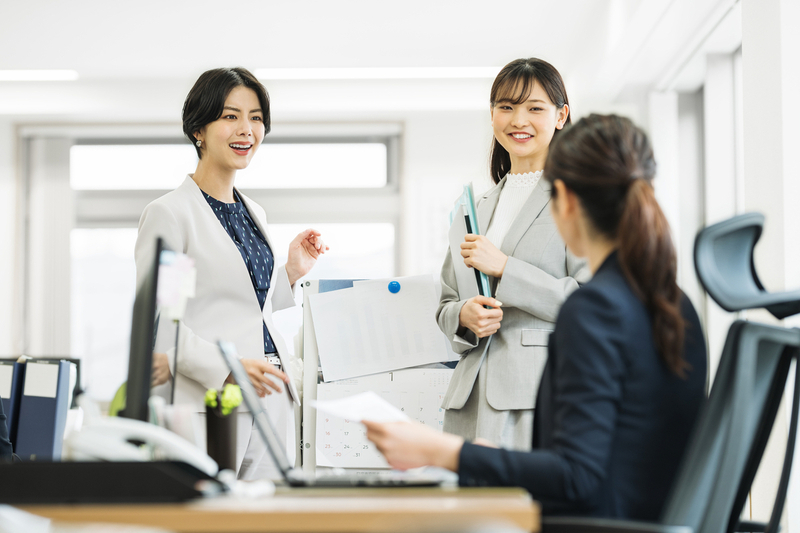 人当たりの良さが長所となる場面のイメージ