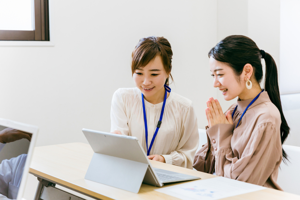 曖昧にせず具体的な表現で上手に褒める人のイメージ