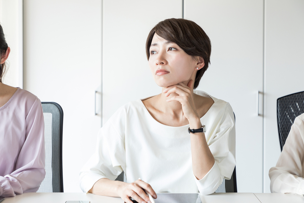 他者に対して無関心な人のイメージ