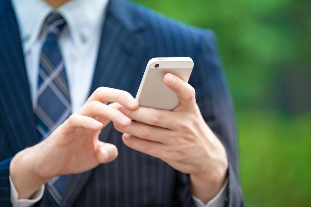 SNSの影響で自己顕示欲が高まっているイメージ