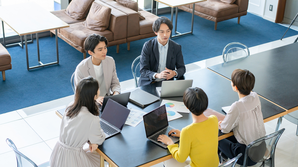 客観視することで自己顕示欲が強い人と上手に付き合うイメージ