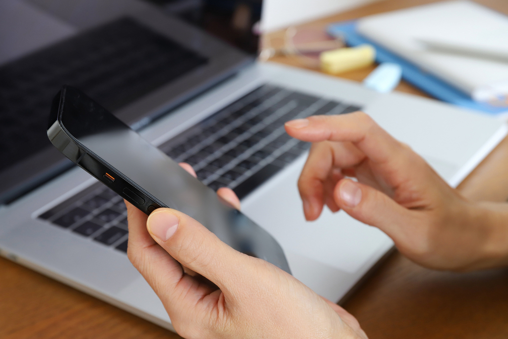 生成AIを活用して情報収集をするイメージ