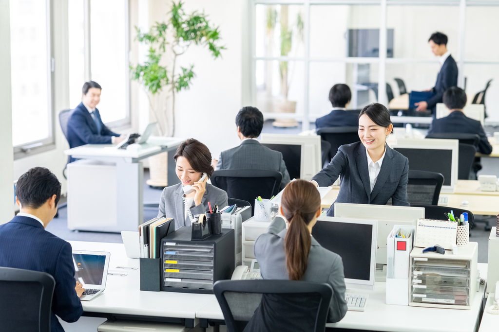 社会環境が原因でナルシストになるイメージ