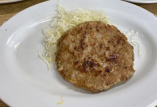 「みのや」のハンバーグ270円。