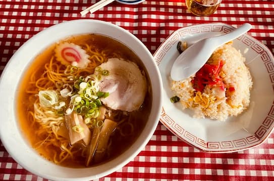 「大羊飯店」で同時提供される半ちゃんラーメン