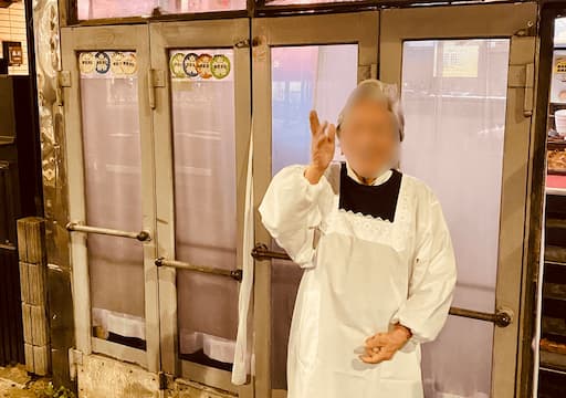 浅草の老舗「正直ビヤホール」のママの見送り