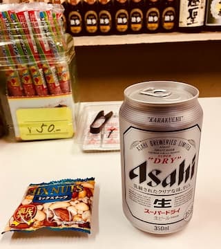 岡山駅前にある立ち飲み角打ちの激渋酒場、「小野酒店」でビール