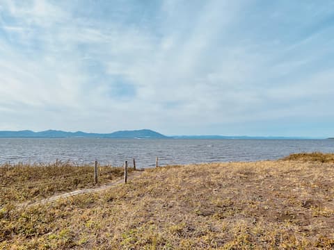 「ワッカ原生花園」からのサロマ湖の景色