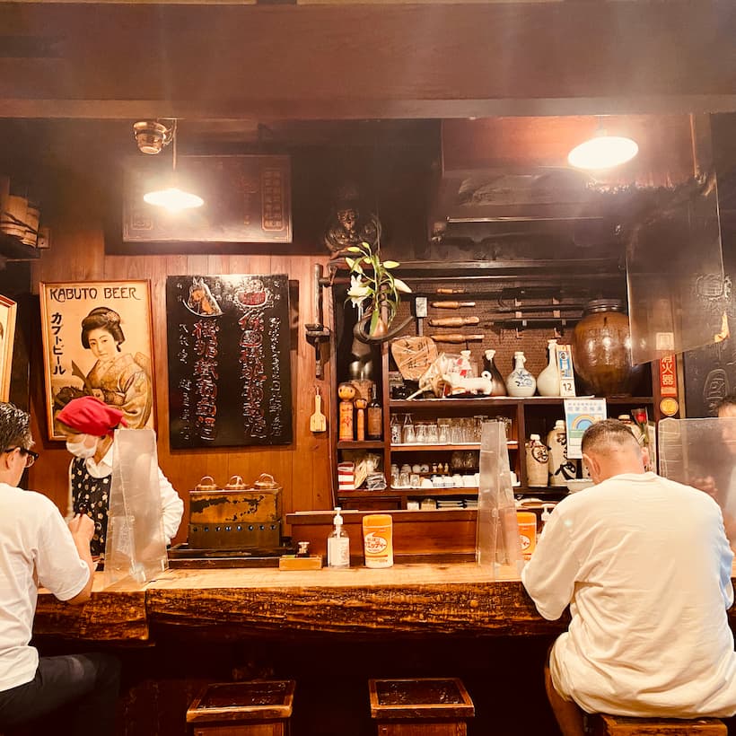 鶯谷「鍵屋」のカウンター