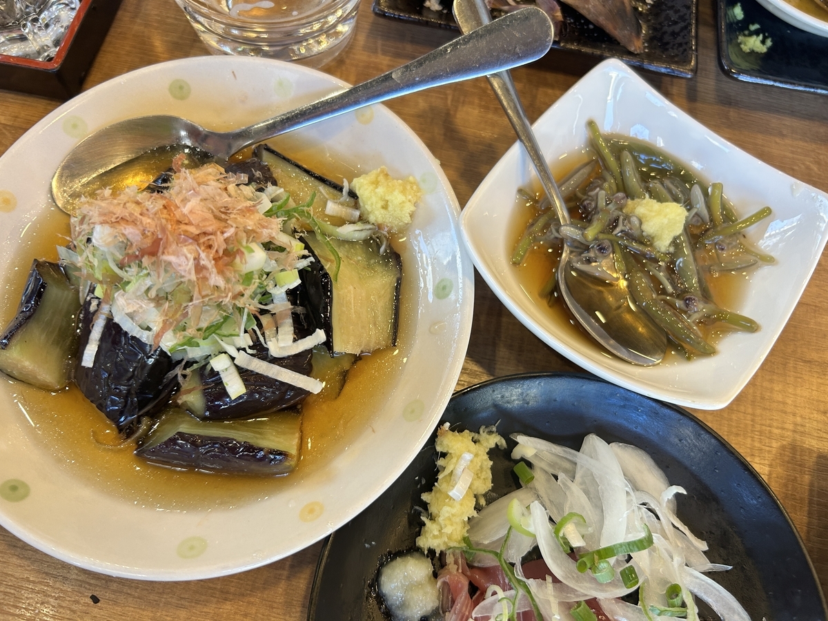 永楽食堂のナス煮びたしとじゅんさい