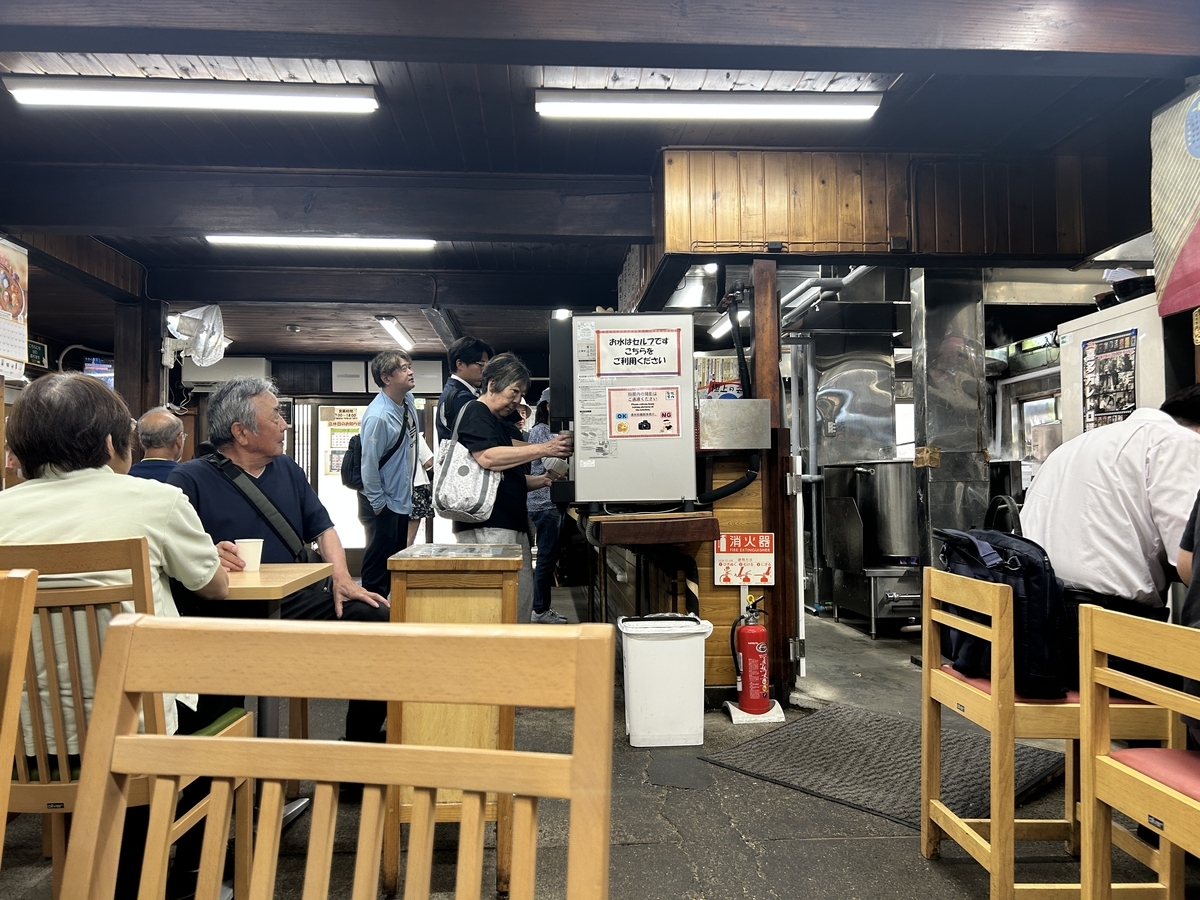 喜多方「坂内食堂」の店内