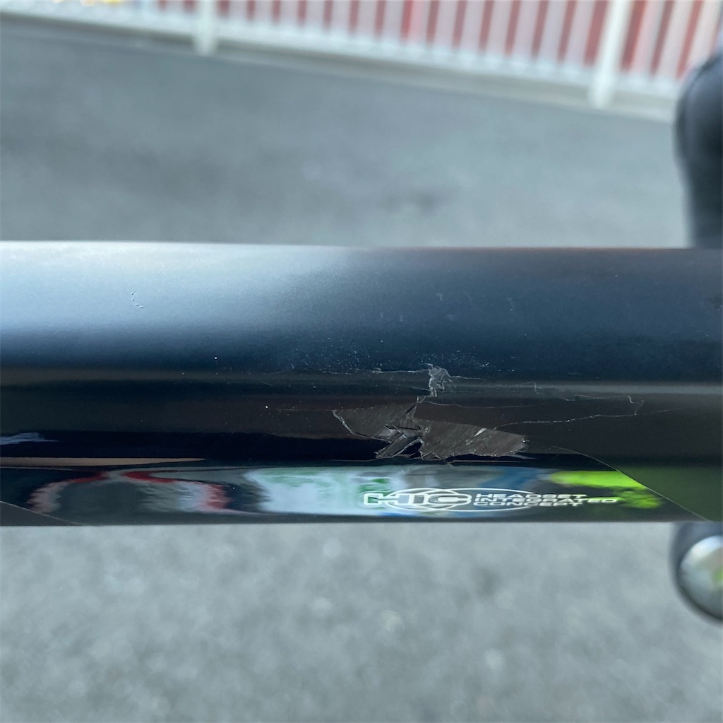 ロードバイクのカーボンフレーム修理