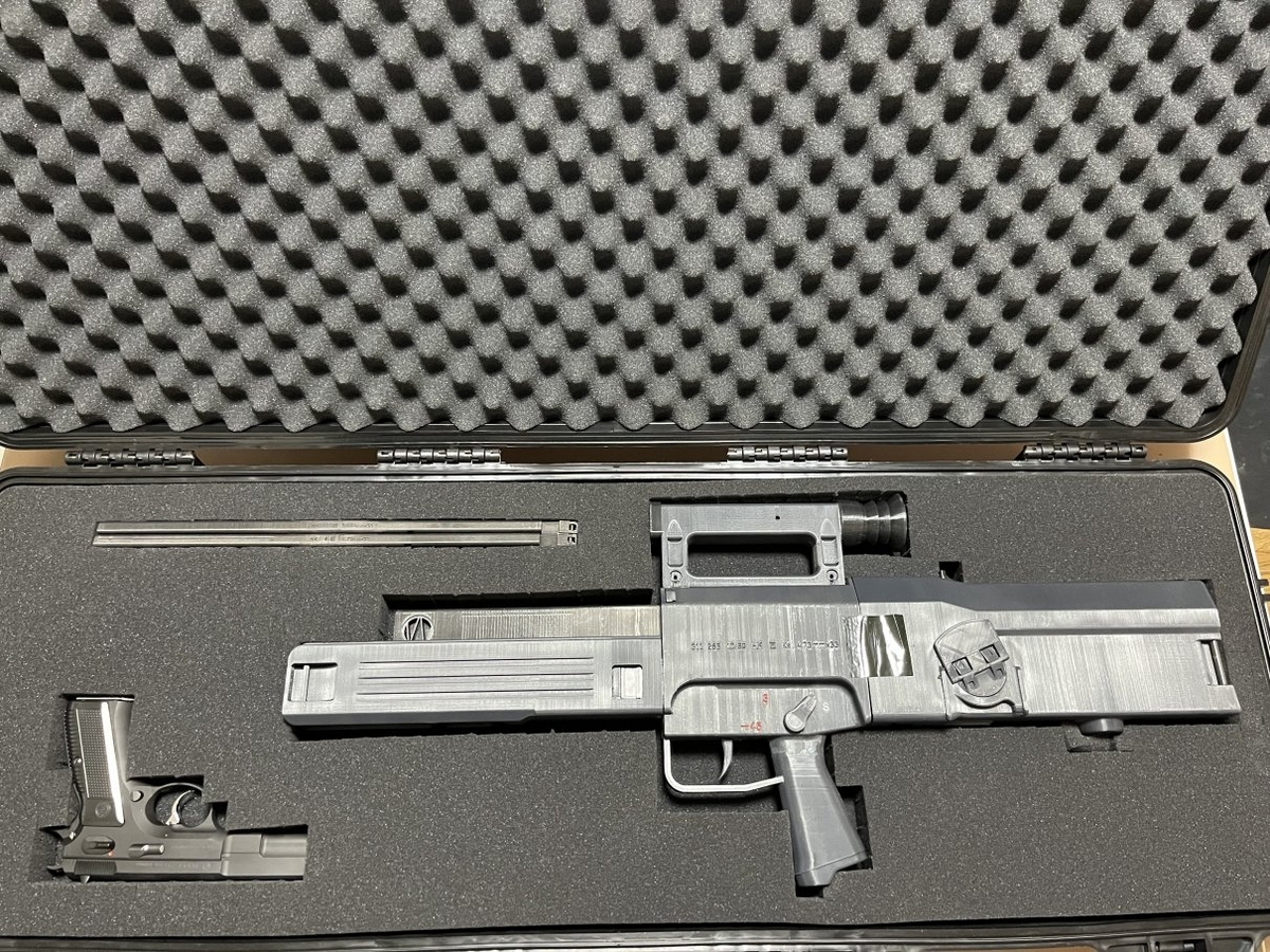 MILITARY-BASE の ハードケース 47L に G11 を入れたい