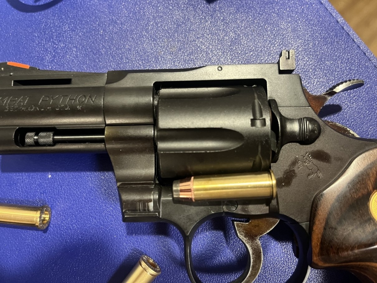 スピードローダー と .357マグナムカートリッジ 周辺機器 - ドク