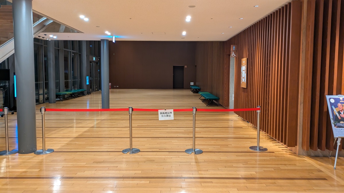 フェニーチェ堺小ホールロビー