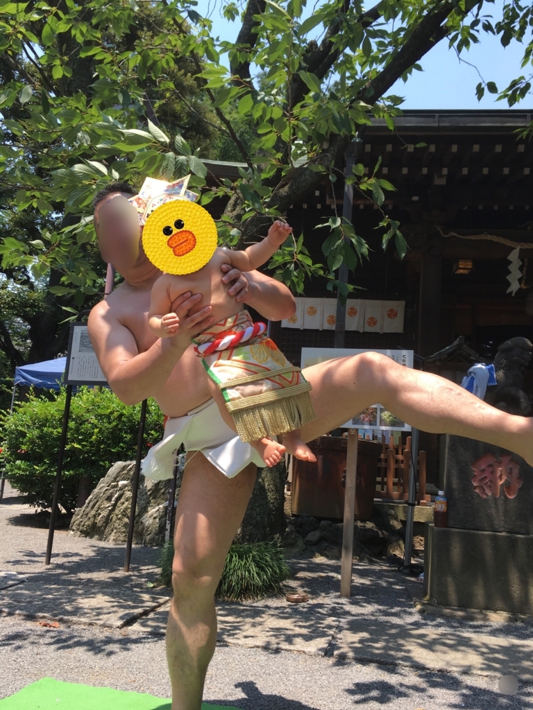 大泣きのまま四股踏みするベビ丸