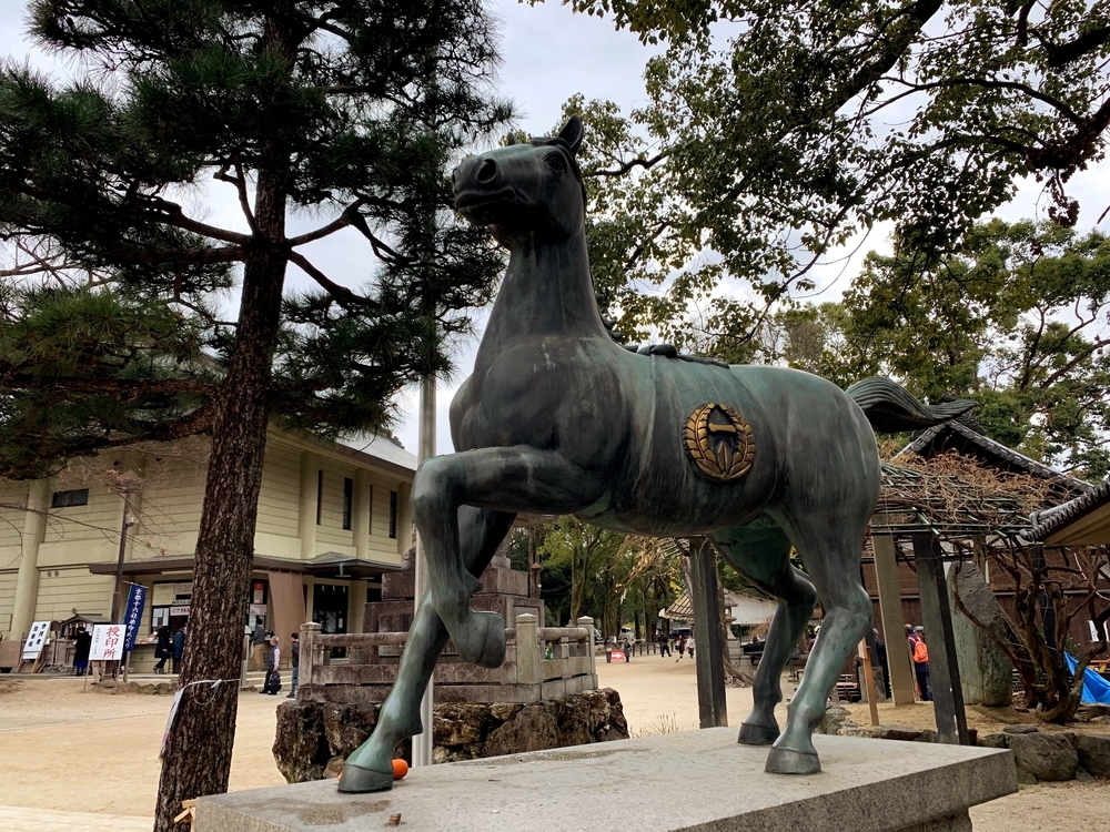 藤森神社の馬の像