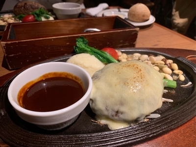 五反田の大人気店「ミート矢澤」のチーズハンバーグ