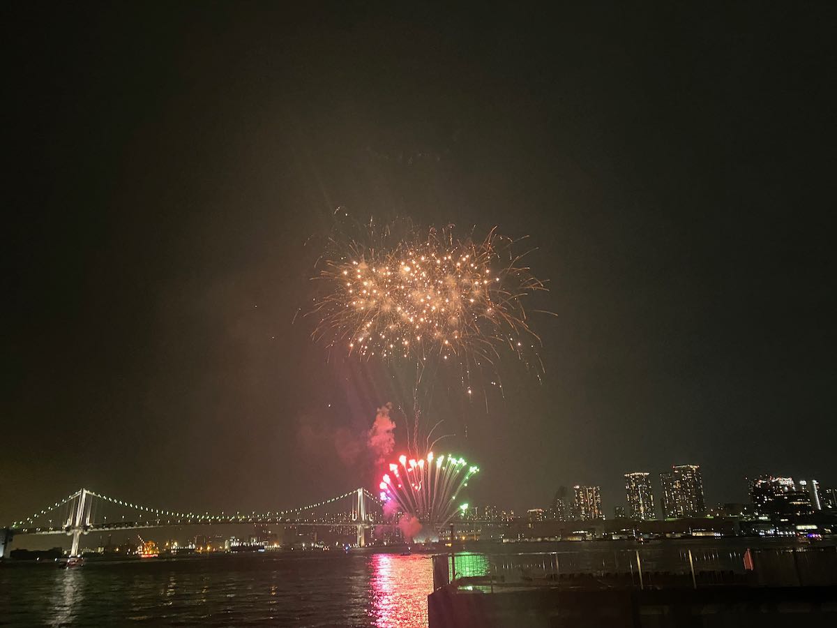 1466 晴海ふ頭公園沖で3回目の花火打ち上げ 臨海地域地下鉄