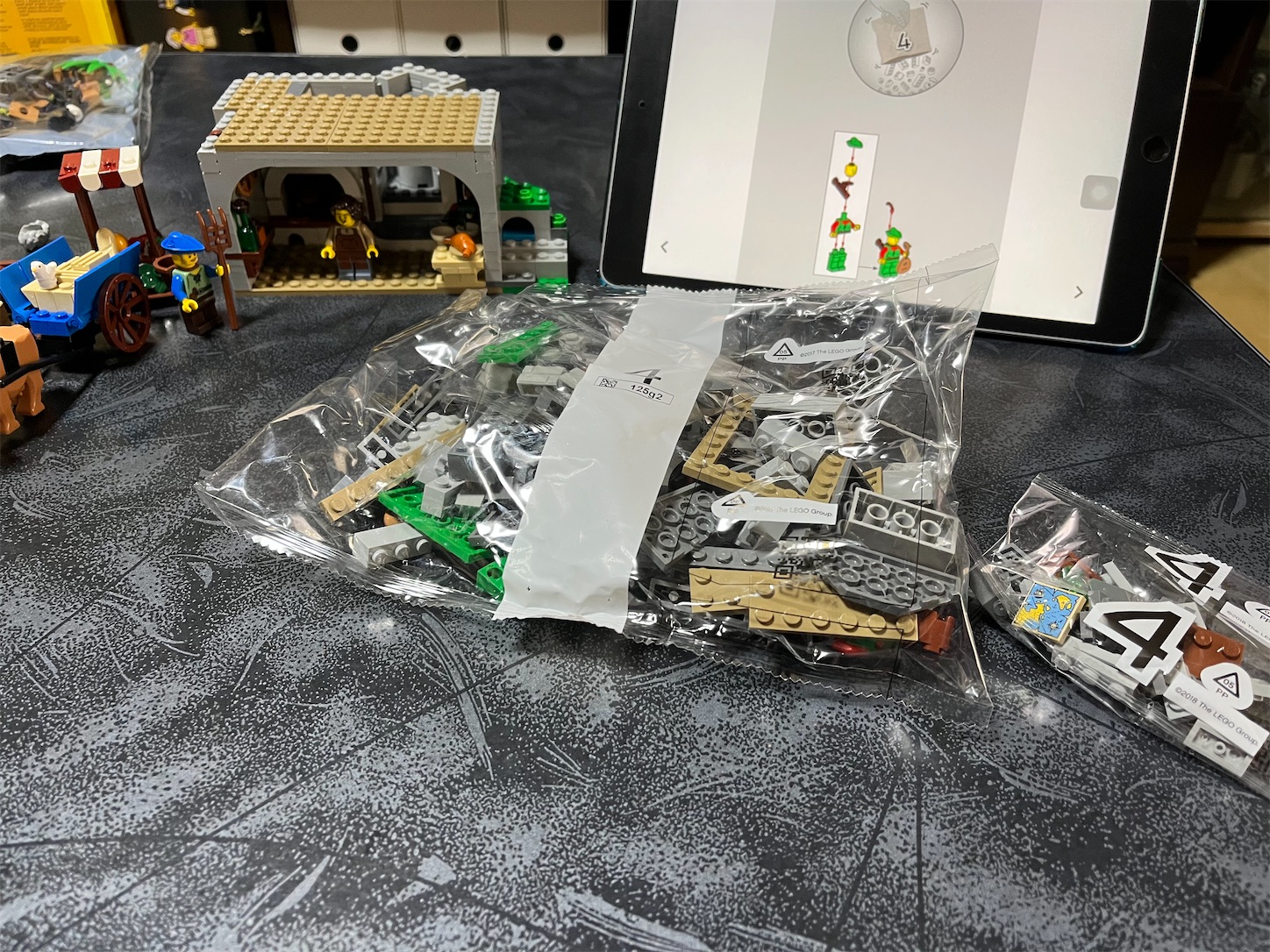LEGO 10305 ライオン騎士の城 完成後の全体の印象と 全26袋中1～8袋目 