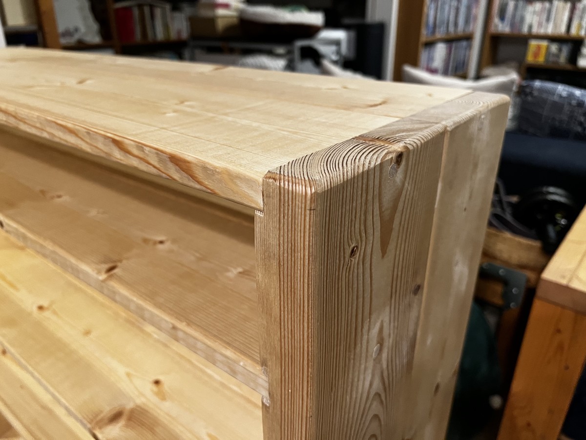 ぴったりズレない棚板！大入れ継ぎで本棚を作る - ドイツ語教員が教え