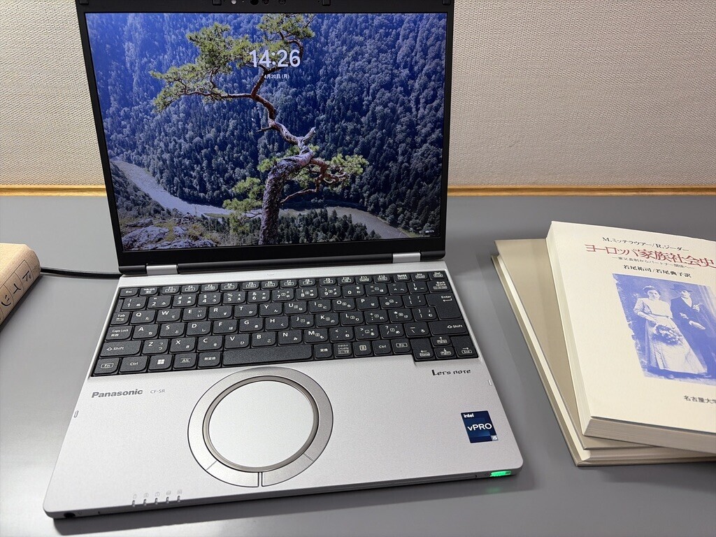 Let's Note CF-SR4 の使用感 - ドイツ語教員が教えながら学ぶ日々