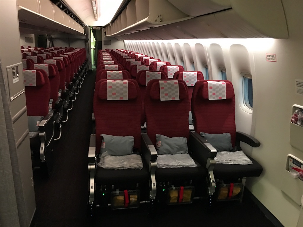 IBEX59 (NGO-FUK) ボンバルディア CRJ-700機に乗る - 美味しいものと