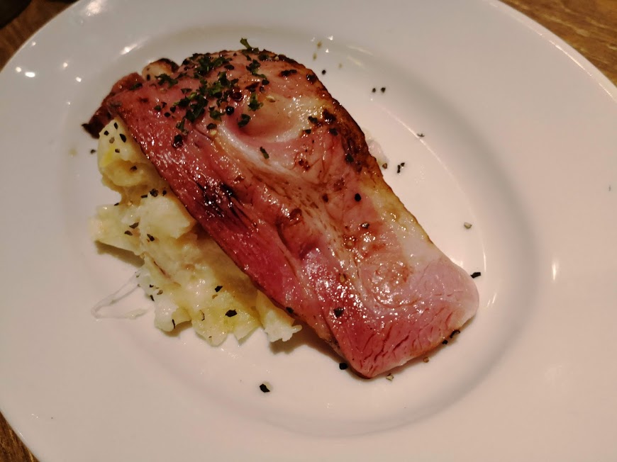 肉厚ベーコンがのったランプキャップ渋谷店のポテトサラダ