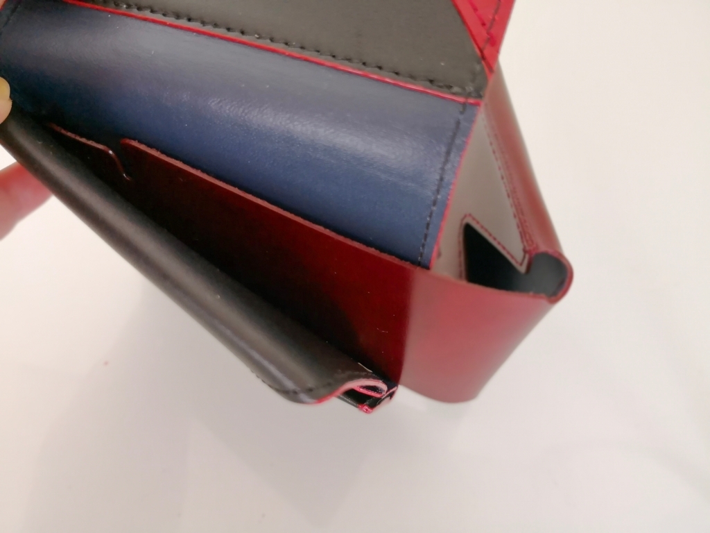 財布の効率化を求めアブラサス薄い財布と小さい財布に薄いカードケース