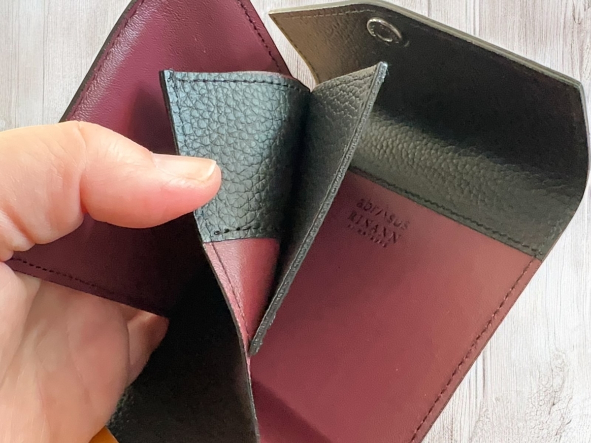 abrAsus「ツインズミニ財布」これ1つで2つの財布機能！袋分け