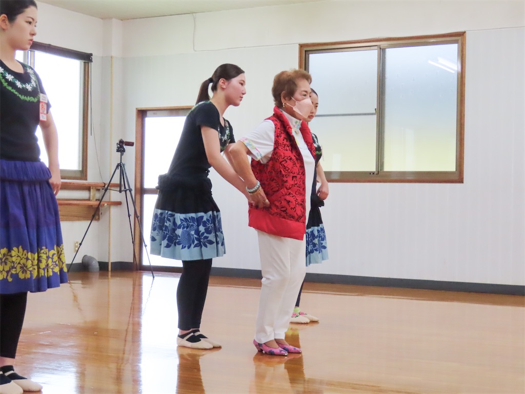 フラガール豊田愛心さん　カレイナニ早川先生
