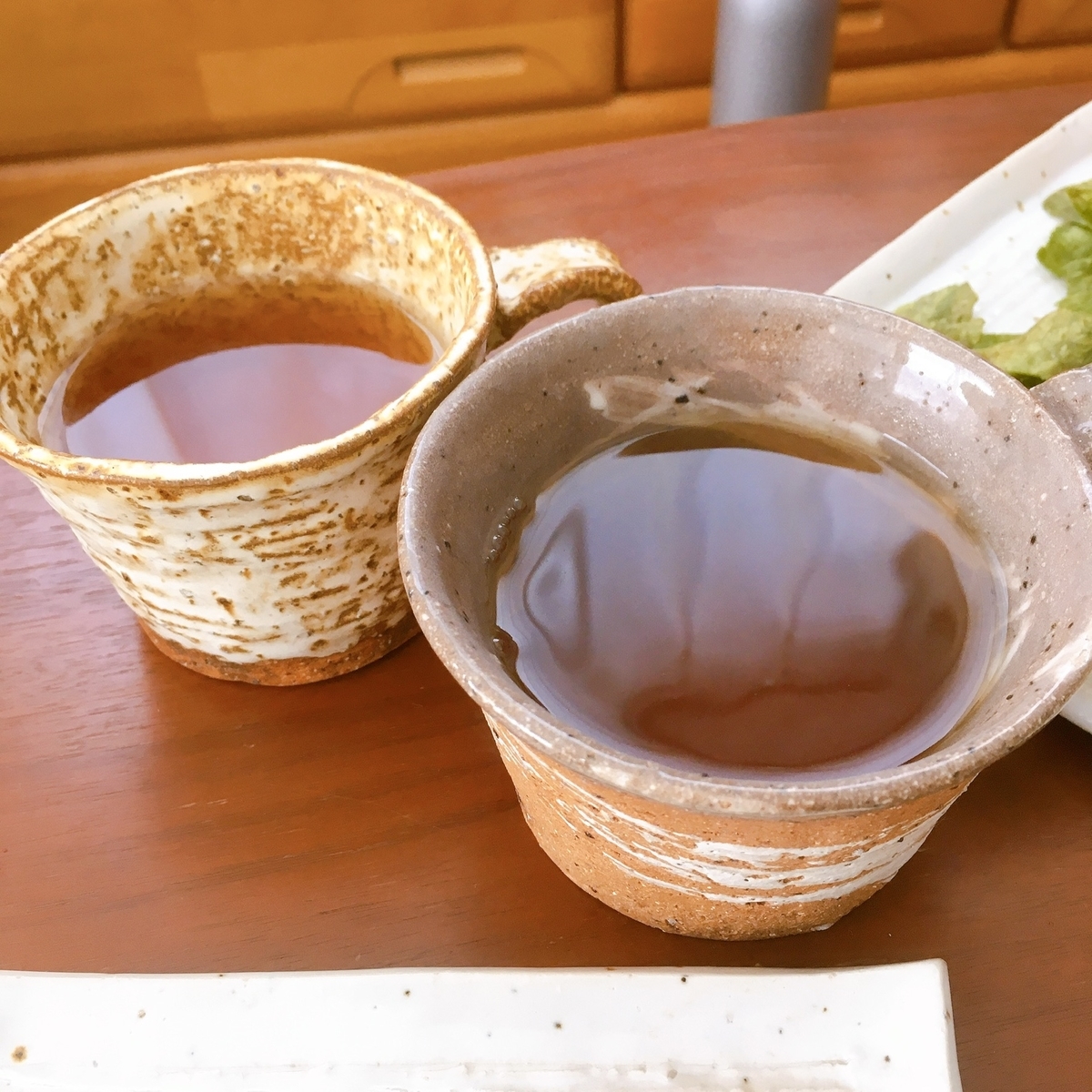 紅茶とカップ