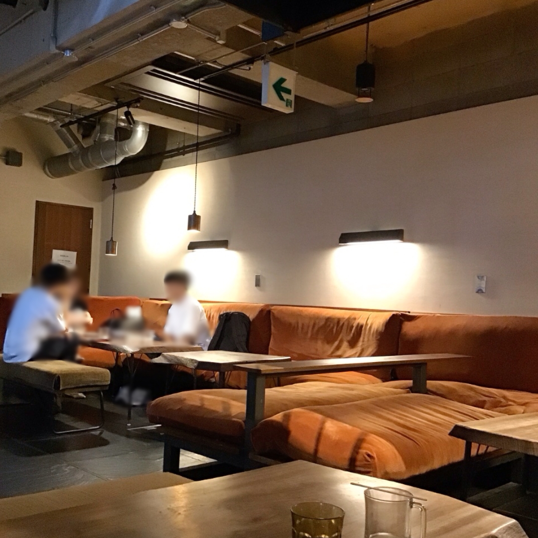BERTH COFFEEの地下の席