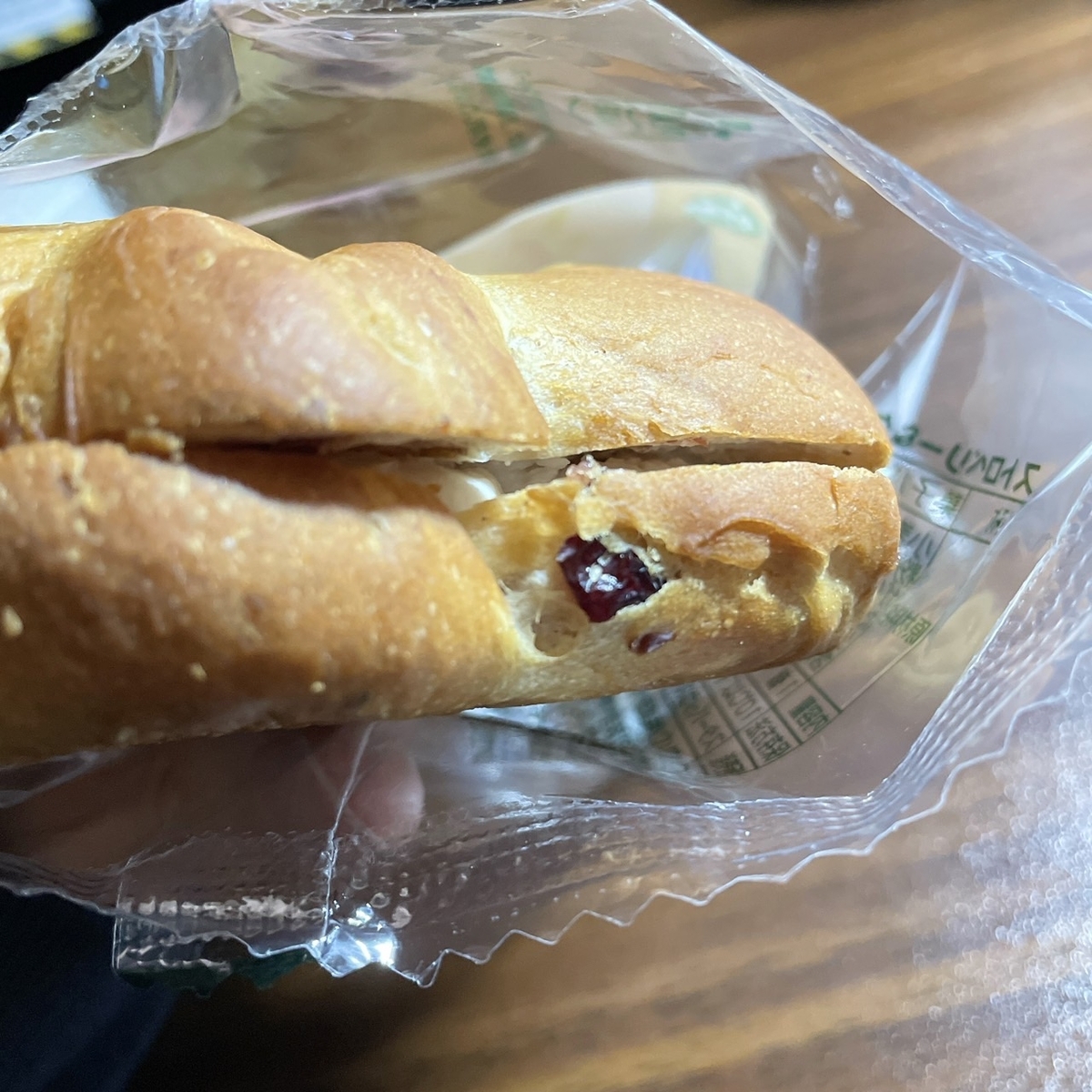 スタバのストロベリー&クランベリーベーグルサンド